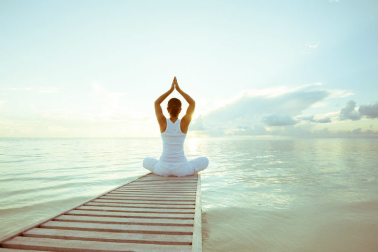 Restorative yoga: Γιατί αξίζει να την δοκιμάσετε; | vita.gr