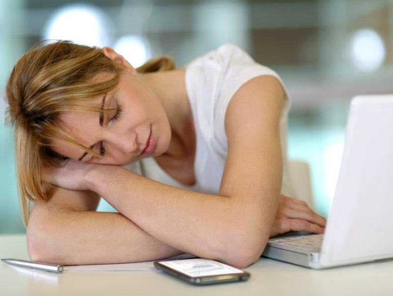 Smartphones και tablets βλάπτουν τον ύπνο και την καριέρα