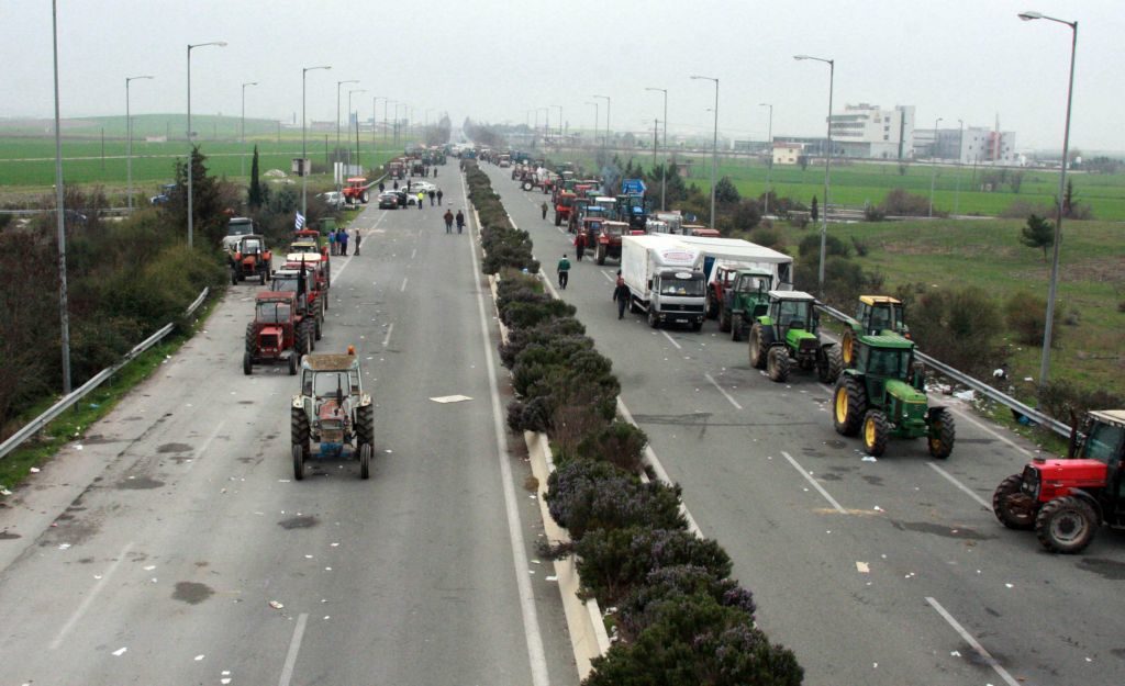 Μπλόκα στην Εθνική Οδό ετοιμάζονται να στήσουν οι αγρότες της Λάρισας