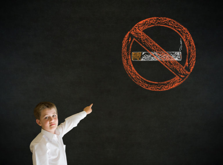 Το παθητικό κάπνισμα γερνάει τις παιδικές αρτηρίες | vita.gr