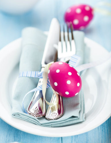 ΕΟΔΥ: Οδηγίες για το πασχαλινό τραπέζι – Τι πρέπει να προσέξετε με τα βαμμένα αβγά