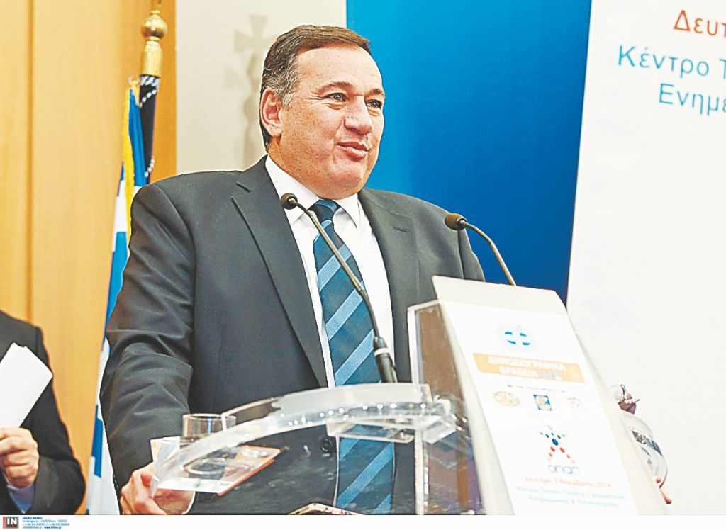 Κυβερνητική στήριξη στον Σπ. Καπράλο για τη θέση «Αθανάτου» της ΔΟΕ