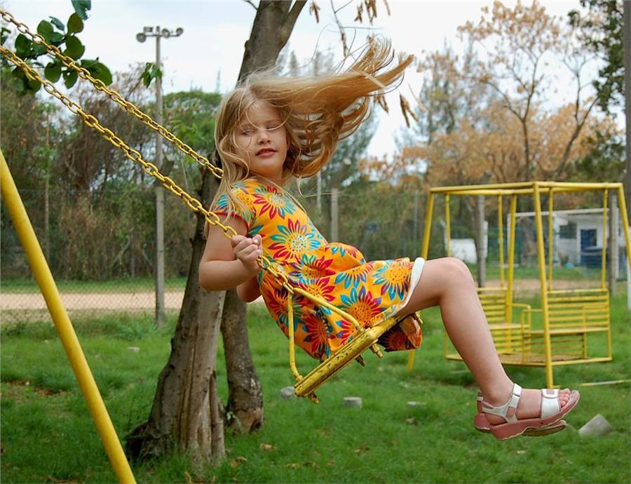 Πόσο επικίνδυνες είναι οι παιδικές χαρές που παίζουν τα παιδιά μας;