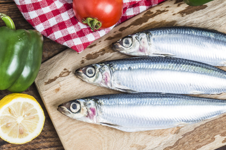 Γιατί η σαρδέλα θεωρείται υπερτροφή; | vita.gr Γιατί η σαρδέλα θεωρείται υπερτροφή; | vita.gr