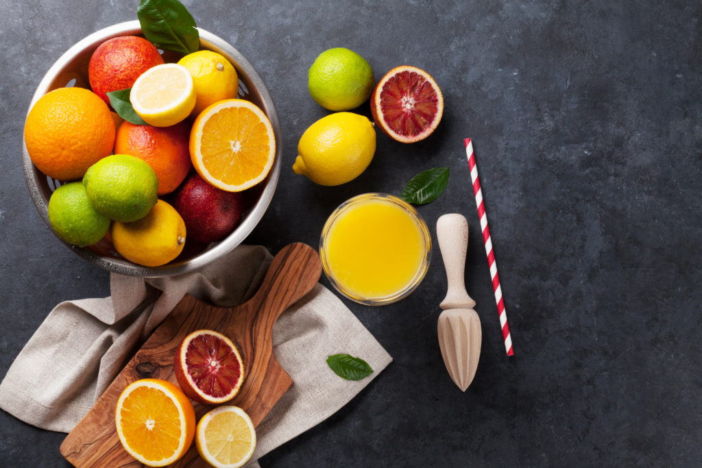 Πώς να βγάζετε περισσότερο χυμό από τα λεμόνια και τα πορτοκάλια