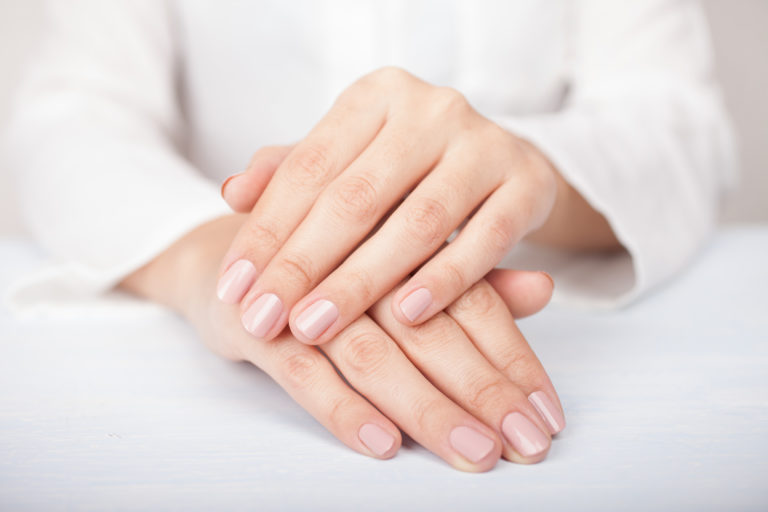 How to: Περιποιηθείτε τα χέρια σας | vita.gr