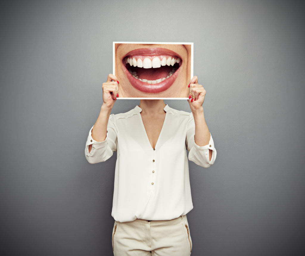 Περιοδοντίτιδα: Πώς δεν θα χάσετε τα δόντια σας