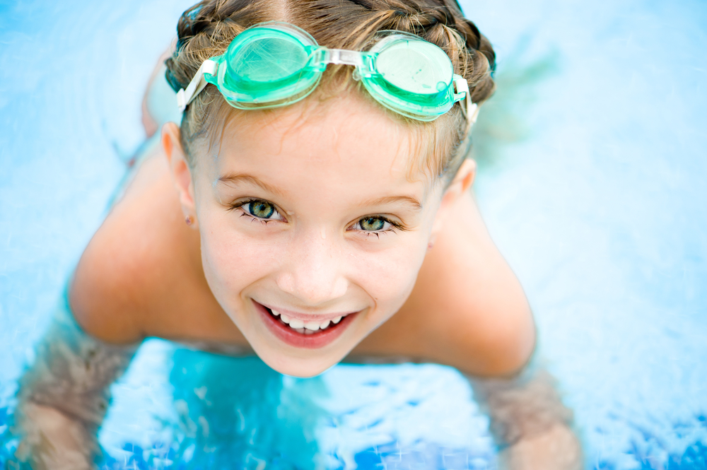 Πώς να μάθετε το παιδί σας να κολυμπά σωστά