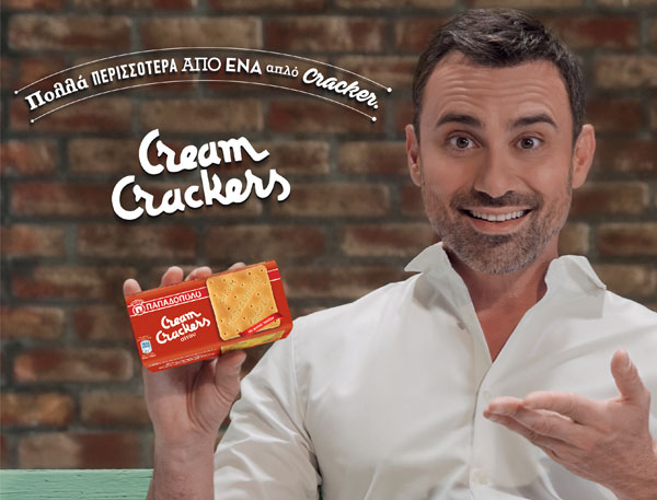 Ο Γιώργος Καπουτζίδης είναι το πρόσωπο της νέα καμπάνιας των Cream Crackers Παπαδοπούλου | vita.gr