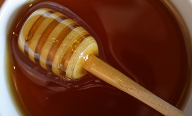 Το μέλι «γλυκαίνει» το κρυολόγημα