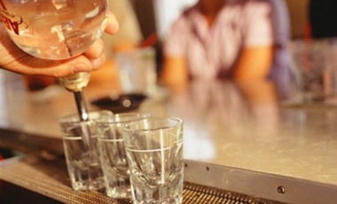 Το λίγο αλκοόλ ωφελεί το συκώτι | vita.gr