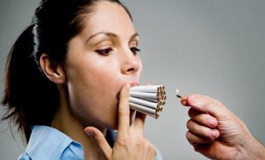 Το τσιγάρο μάς κρατάει αδύνατους | vita.gr