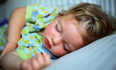 Πιο παχουλά τα παιδιά που κοιμούνται λίγο | vita.gr