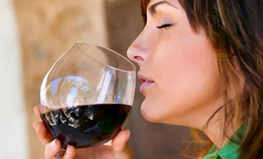 Με δυο ποτήρια κρασί όλα είναι ομορφότερα | vita.gr