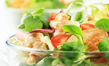 Όσο πιο λιπαρό το ντρέσινγκ της σαλάτας τόσο καλύτερα; | vita.gr