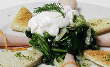 Σπανάκι με σάλτσα γιαουρτιού | vita.gr