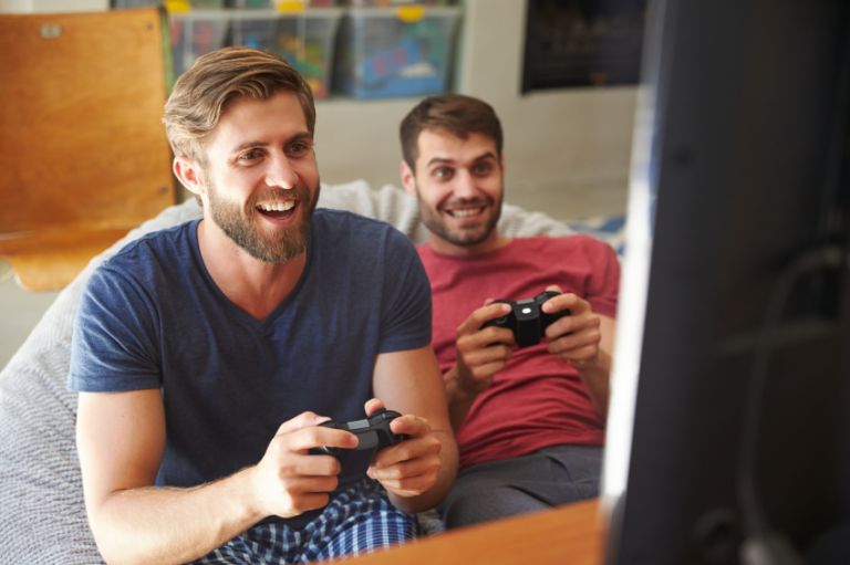 Γιατί ένας άντρας προτιμά τα ηλεκτρονικά παιχνίδια; | vita.gr