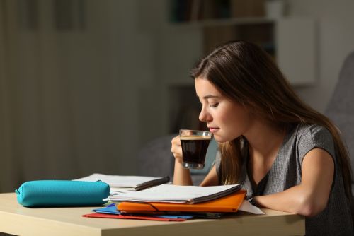 Οι άυπνοι έφηβοι έχουν αυξημένο κίνδυνο για Αλτσχάιμερ