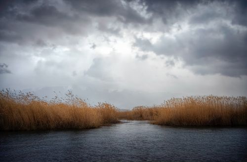 Άστατος καιρός με τοπικές βροχές