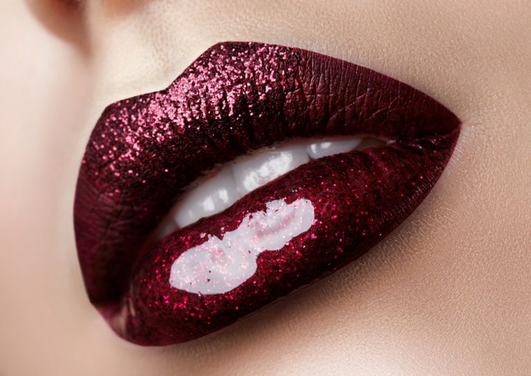 Μεταλλικό κόκκινο: Η πιο hot τάση στα χείλη | vita.gr