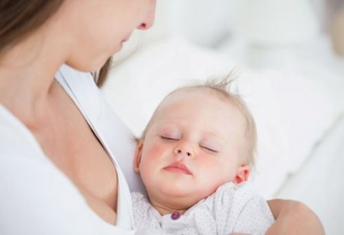 Πώς θα κάνω το μωρό μου να κοιμάται περισσότερο τη μέρα;