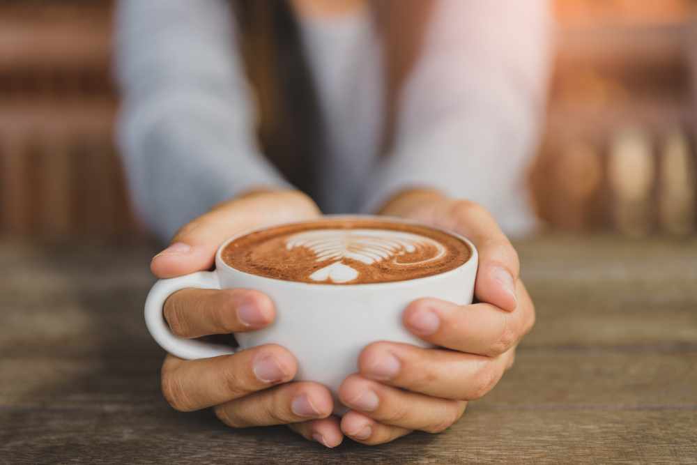 Ο ζεστός καφές ωφελεί περισσότερο την υγεία