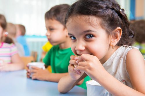 Τροφική δηλητηρίαση: πώς θα την αποφύγει το παιδί σας