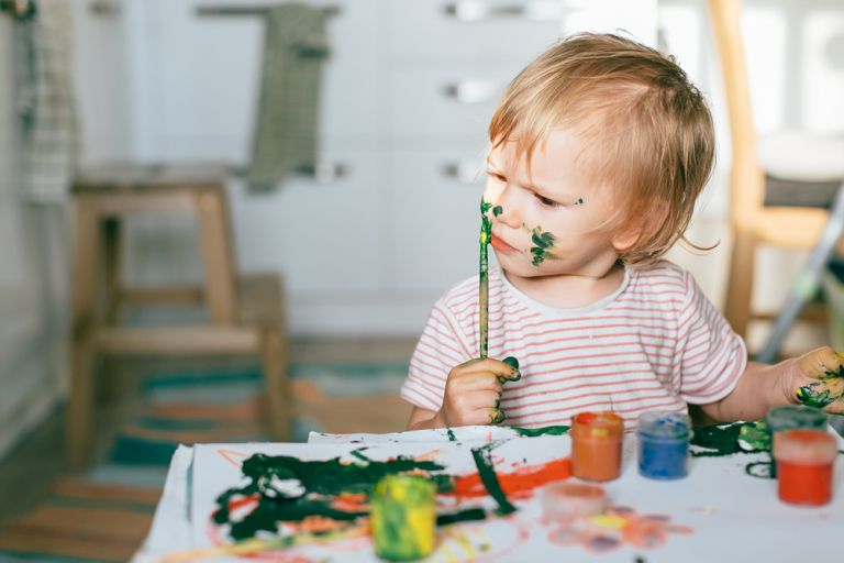 Η ανάπτυξη στη ζωγραφική και το γράψιμο (1-3 ετών) | vita.gr