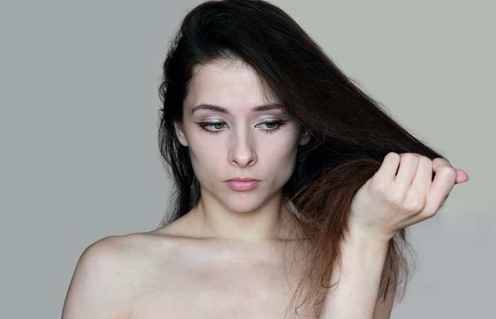 DIY: Μάσκα αναδόμησης για ταλαιπωρημένα μαλλιά | vita.gr