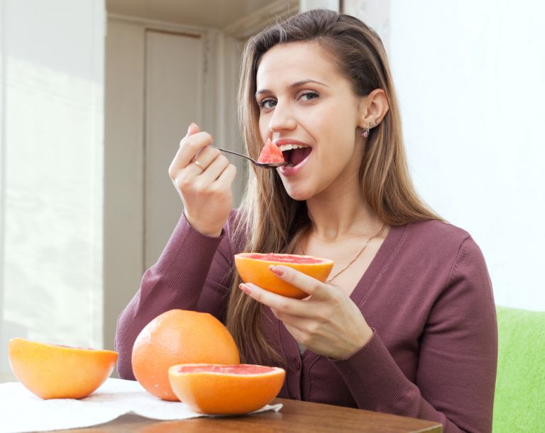 Πότε πρέπει να τρώτε γκρέιπφρουτ για να ενισχύσετε το αδυνάτισμά σας | vita.gr