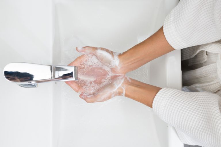 Τα 5 λάθη που κάνετε όταν πλένετε τα χέρια σας | vita.gr