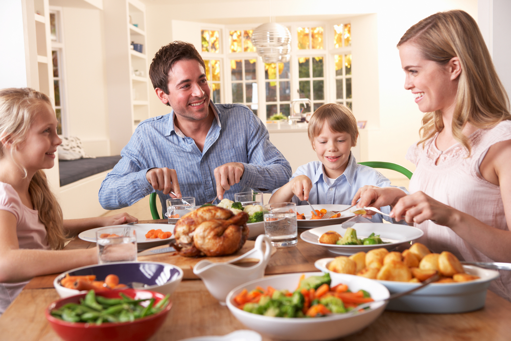 Απλά tips για να κάνετε το οικογενειακό γεύμα πιο ευχάριστο