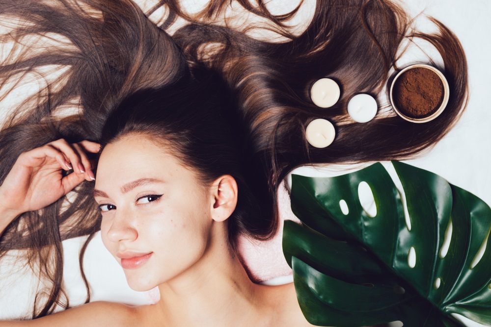 Hair scrub: Πώς θα κάνετε απολέπιση στο τριχωτό της κεφαλής