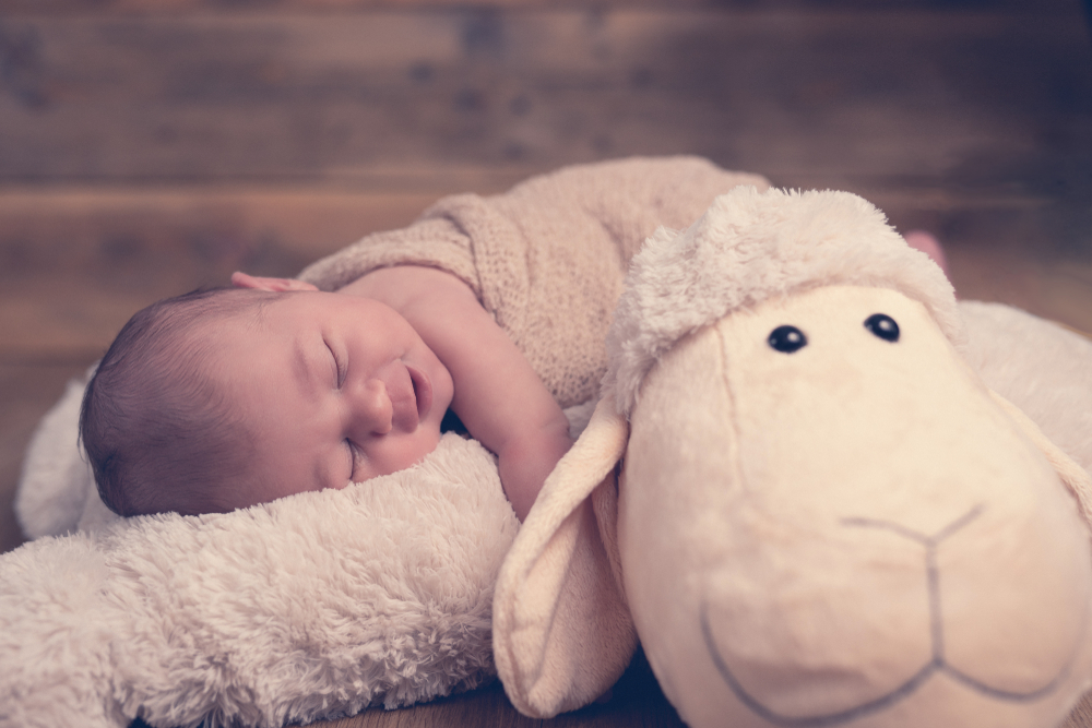 Πότε είναι ασφαλές για το μωρό να κοιμάται μπρούμυτα;