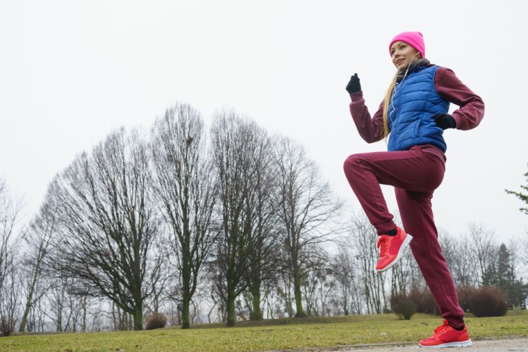 ÎšÎ±Î¯Î¼Îµ Ï€ÎµÏÎ¹ÏƒÏƒÏŒÏ„ÎµÏÎµÏ‚ Î¸ÎµÏÎ¼Î¯Î´ÎµÏ‚ ÏŒÏ„Î±Î½ Î³Ï…Î¼Î½Î±Î¶ÏŒÎ¼Î±ÏƒÏ„Îµ ÏƒÏ„Î¿ ÎºÏÏÎ¿; | vita.gr