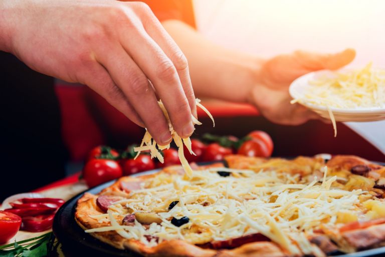 Φτιάξτε μόνη σας την πιο νόστιμη πίτσα | vita.gr