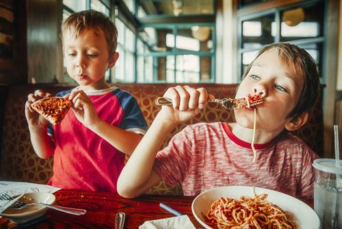 Μπορεί το παιδί να τρώει συνέχεια ζυμαρικά;