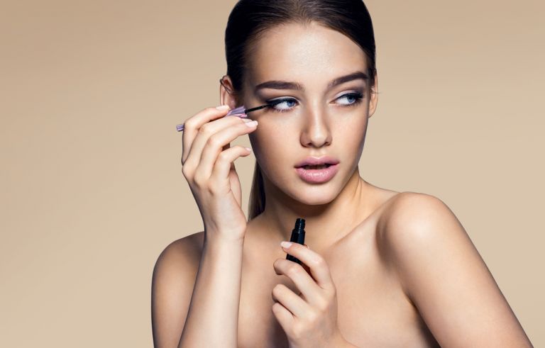 Τέσσερα απλά tips για να βάζετε eyeliner σαν επαγγελματίας | vita.gr