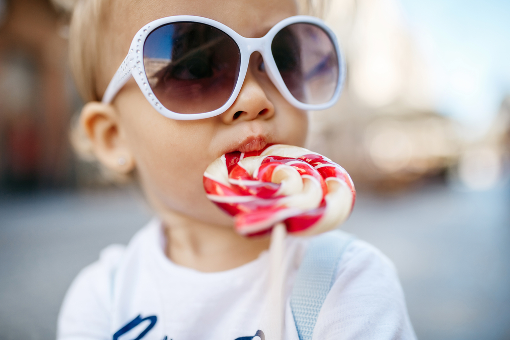 Τελικά η ζάχαρη προκαλεί υπερδιέγερση στα παιδιά;