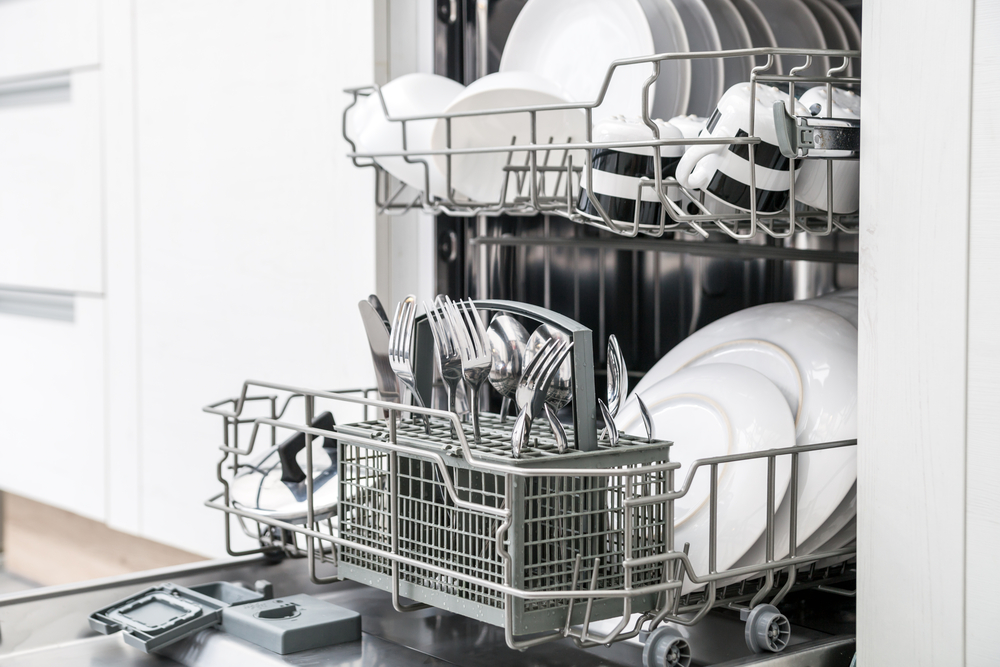 Πως μπορείτε να καθαρίσετε αποτελεσματικά το πλυντήριο πιάτων;