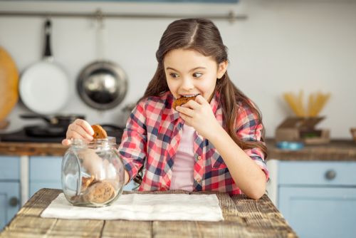 Πώς θα αλλάξετε την εμμονή του παιδιού με τα γλυκά