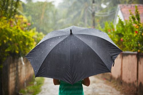 Συνεχίζονται οι βροχές, ανεβαίνει η θερμοκρασία