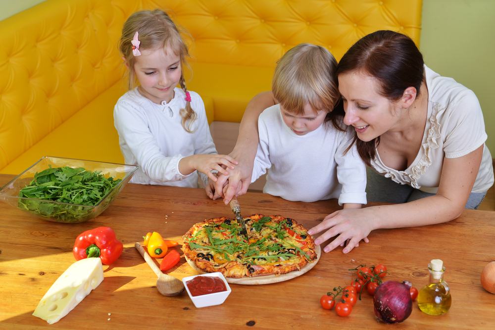 Πώς θα βάλετε λαχανικά στα αγαπημένα φαγητά του παιδιού