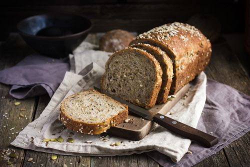 Ζυμώστε πολύσπορο ψωμί