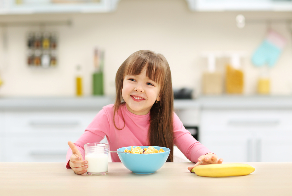 Πώς θα πείσετε το παιδί σας να τρώει πρωινό