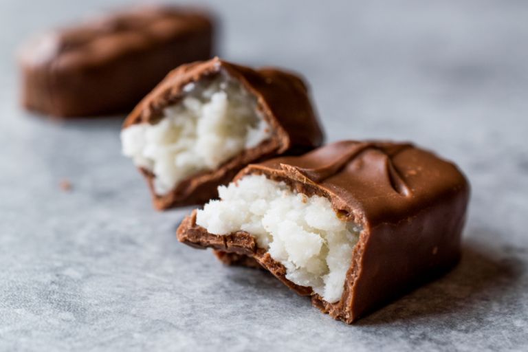 Σοκολατάκια με γέμιση καρύδας | vita.gr