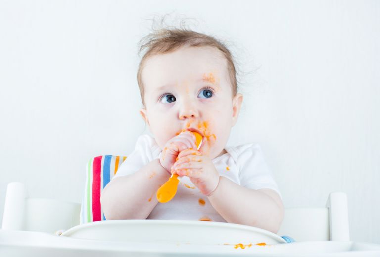 Πότε είναι έτοιμο το παιδί για στερεές τροφές; | vita.gr