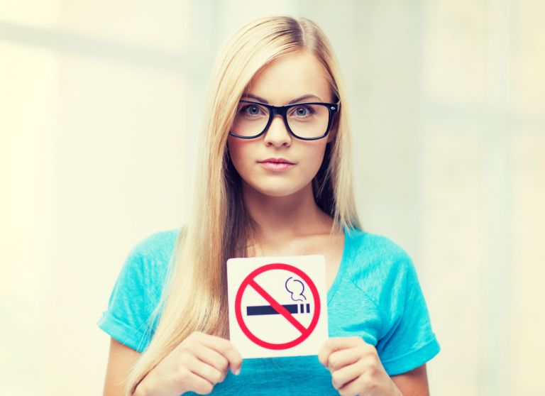 Γιατί καπνίζει ο έφηβος και πώς θα τον βοηθήσετε | vita.gr