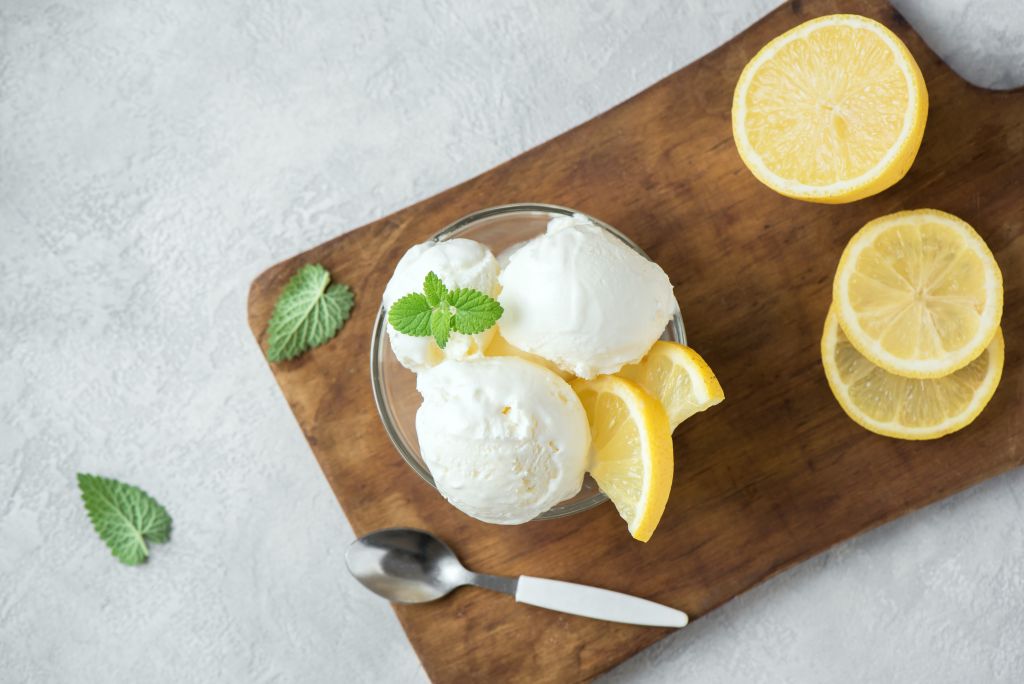 Εύκολη συνταγή για παγωτό λεμόνι χωρίς παγωτομηχανή