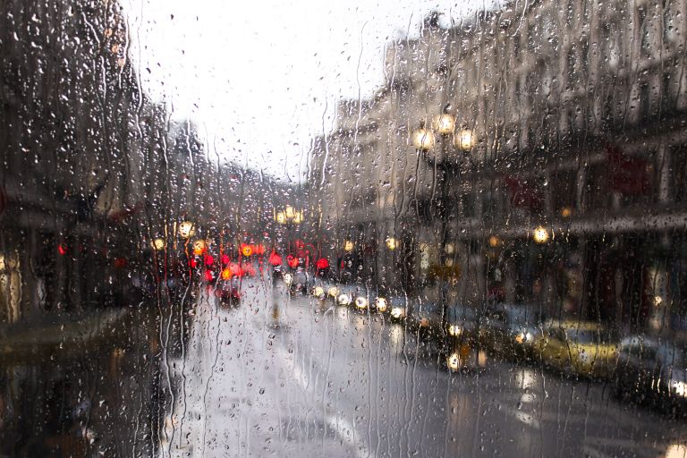 Καιρός: Βροχές, καταιγίδες και μικρή πτώση της θερμοκρασίας | vita.gr